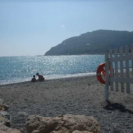 Dell'angelo Otel Luni